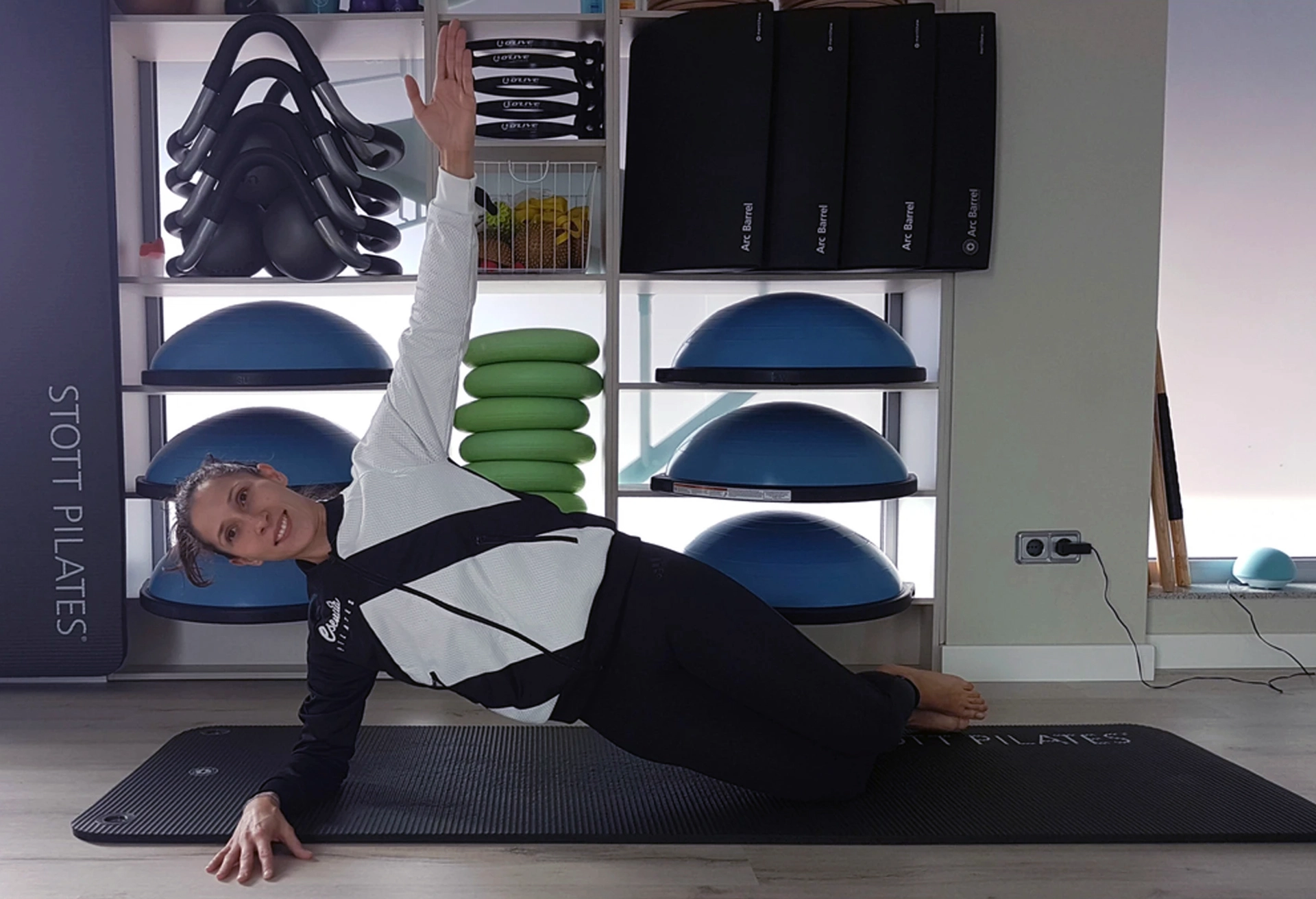 plancha lateral pilates ejecución controlada core estabilidad